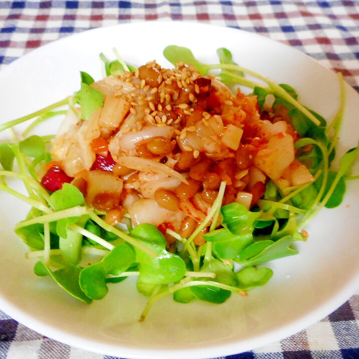 つまみ菜と漬け物納豆のサラダ